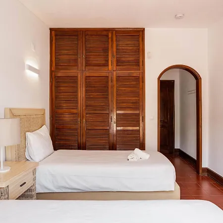 Out Do Lince - 8 Ensuite, Heated Pool & Gym - Marina Villa *