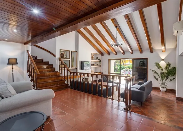 Villa Out Do Lince - 8 Ensuite, Heated Pool & Gym - Marina *