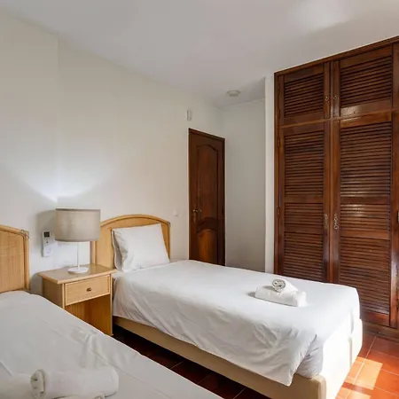 Out Do Lince - 8 Ensuite, Heated Pool & Gym - Marina Вилла Виламура